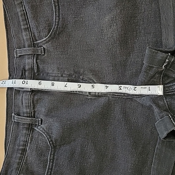 Old Navy Size 8 Washed Black Denim Mid Rise Cuffed Hem Shorts, Gently Used - Picture 7 of 12